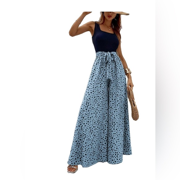 Sleeveless polka dot jumpsuit with belt..(NWT)..size small - Picture 3 of 5